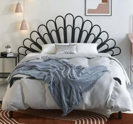 Modern Nordic Metal Bed Frame Minimalist Princess Style Iron Bed for Bedroom Furniture, Available in 1.5m and 1.8m Sizes